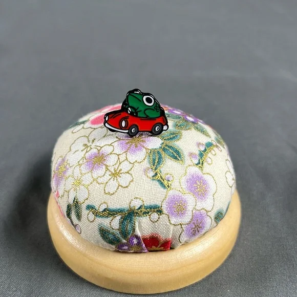 1/2 Inch Frog Driving a Red Car Enamel Pin - Picture 2 of 4